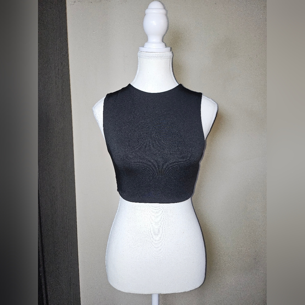 5 For $25✨️Forever 21 Womens Size Medium All Black Sleevless Crop Top Tank Shirt